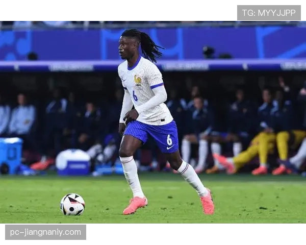 卡马文加客串左后卫的战术价值解析