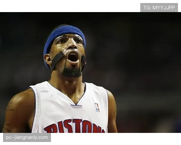 汉密尔顿无球跑动撕裂防线，中距离效率领跑后卫